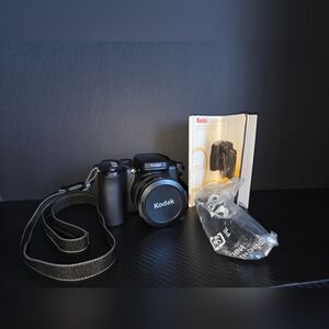 Kodak EasyShare Z1012 IS 10.1MP Digital Camera HD 12 X Optical Zoom